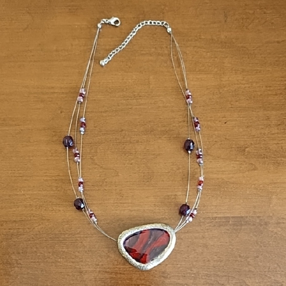 Chunky Necklace 18 Inches Wire Beads Metal Pendant Red Pink Gold Summer Party